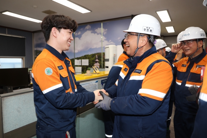 장인화 회장은 새해 첫 행보이자 현장경영의 일환으로 포항제철소를 찾아 임직원을 격려했다. 사진=포스코그룹 제공