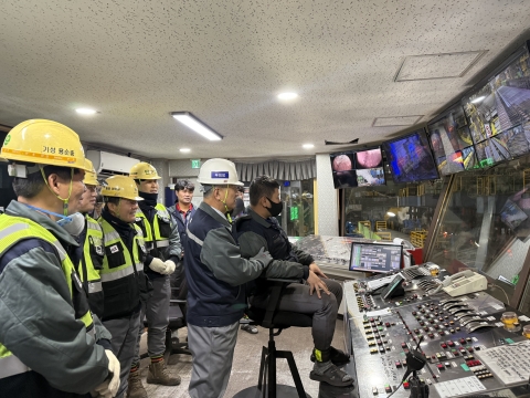 장세욱 동국제강 부회장, 3년 이은 '새벽 동행'···"시대 흐름 뒤처지지 않아야"
