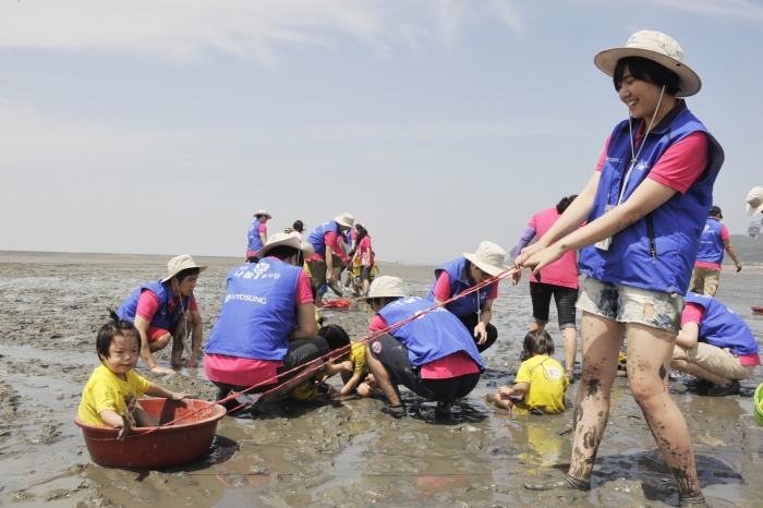 효성봉사단의 봉사활동 모습. 사진=효성 제공