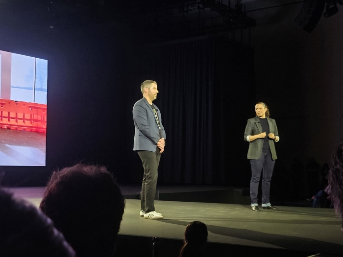 (왼쪽부터)알베르토 로드리게즈 보스턴다이나믹스 아틀라스 행동 정책 담당 <br />
& 캐롤리나 파라다 구글 딥마인드 로보틱스 총괄. 사진=김다정 기자