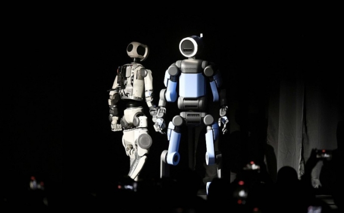 현대자동차가 5일(현지시간) 미국 라스베이거스 만달레이 베이 컨벤션 센터에서 열린 CES2026에 참가해 인간과 함께 일하는 아틀라스를 소개하고 있다. [사진=연합뉴스