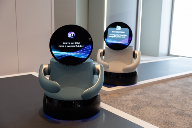 "AI 봇에 목걸이도"···미래형 기기 제안한 삼성디스플레이