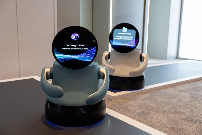 삼성디스플레이가 선보인 'AI OLED 봇' 사진=삼성디스플레이 제공