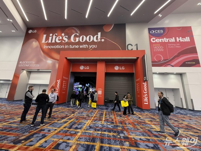 CES 2026 개막을 앞둔 이날 아침 전세계 관람객이 라스베이거스 컨벤션센터로 속속 발걸음을 옮겼다. 사진=차재서 기자