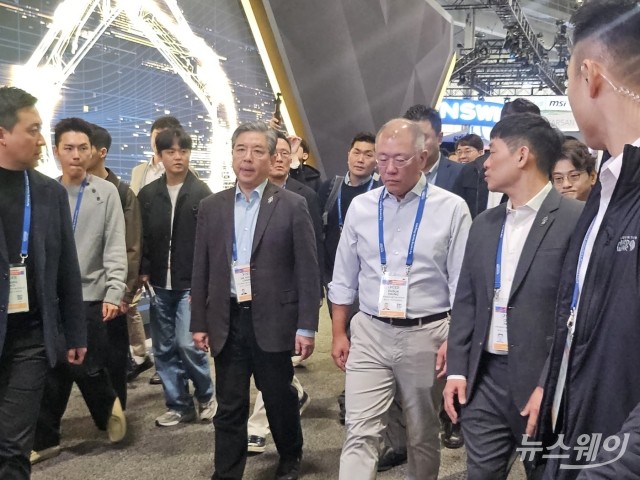 현대차, CES발 '로봇·피지컬 AI' 기대감에 급등···이틀 연속 52주 신고가