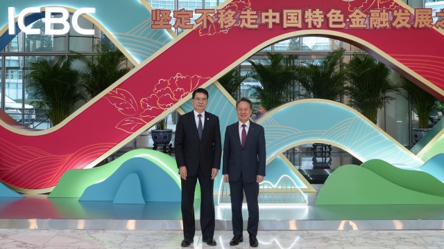 진옥동 신한금융 회장, ICBC와 협력 논의···"민간 통화스왑 확대"