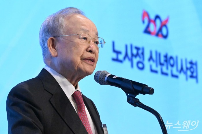 손경식 한국경영자총협회 회장이 8일 오후 서울 용산구 피스앤파크에서 열린 노사정 신년 인사회에서 신년사를 밝히고 있다. 사진=강민석 기자 kms@newsway.co.kr