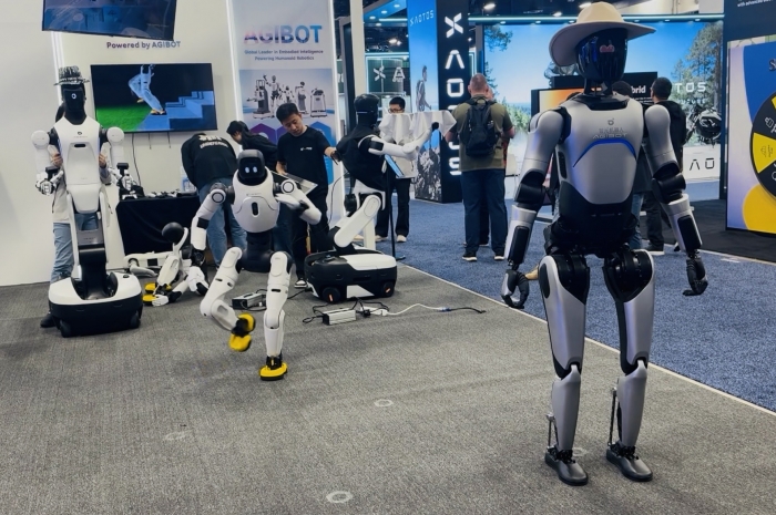 중국 애지봇이 CES 2026 현장에 전시한 휴머노이드 로봇 사진=차재서 기자