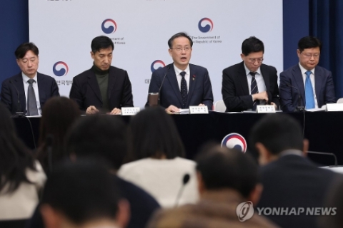 정부 "올해 성장 2% 목표"...반도체에 4조2000억 지원