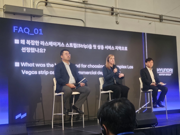 (왼쪽부터)현대차·기아 GSO 본부장 김흥수 부사장,모셔널 CEO 로라 메이저(Laura Major), 현대차·기아 자율주행개발센터장 유지한 전무. 사진=김다정 기자
