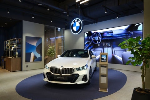 BMW 코오롱 모터스, 위례 스타필드 전시장 새 단장