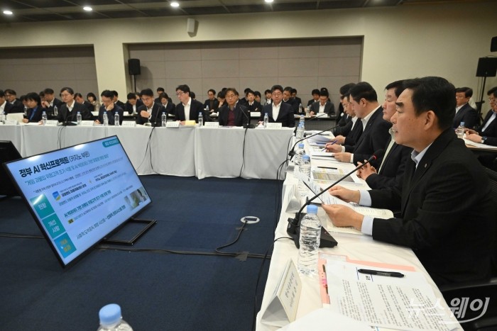 최철규 강원랜드 사장직무대행이 12일 오후 서울 중구 대한상공회의소에서 열린 자원·수출분야에 대한 공공기관 업무보고에서 발표를 하고 있다. 사진=강민석 기자 kms@newsway.co.kr