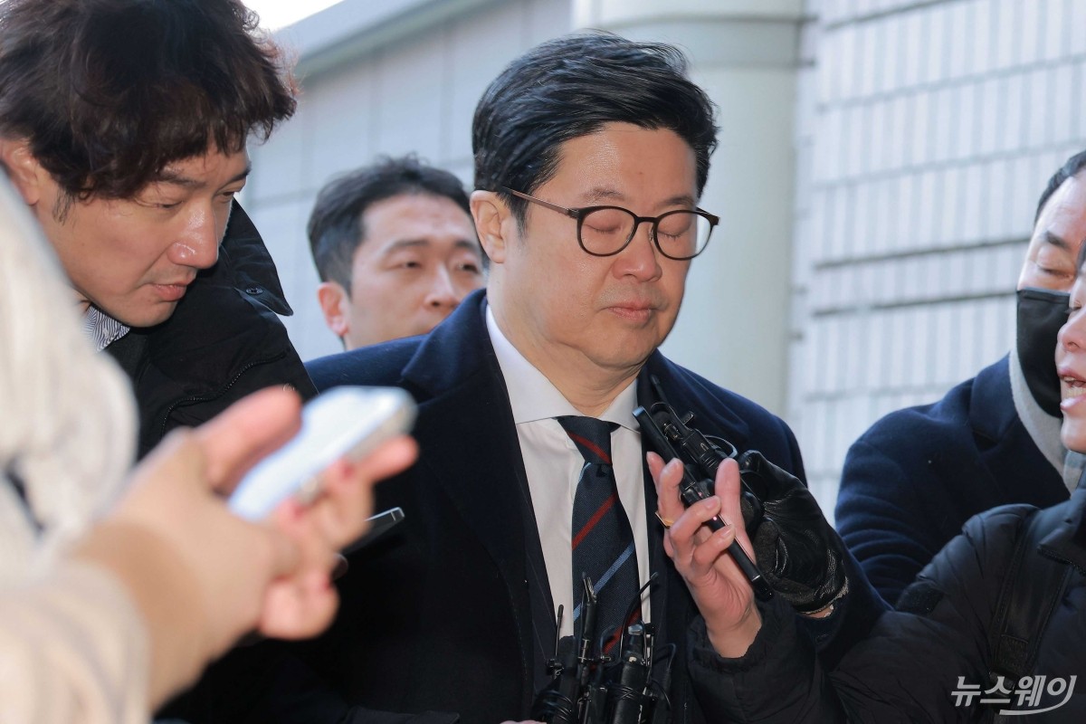 "홈플러스 회생, <b>MBK</b>가 답해야"…메리츠, <b>김병주</b> <b>회장</b> 결단 촉구