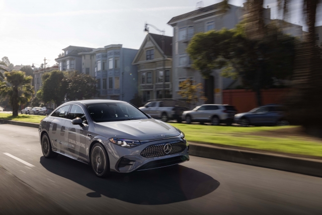 벤츠는 엔비디아, 폭스바겐은 퀄컴···완성차 'AI 파트너' 경쟁 본격화