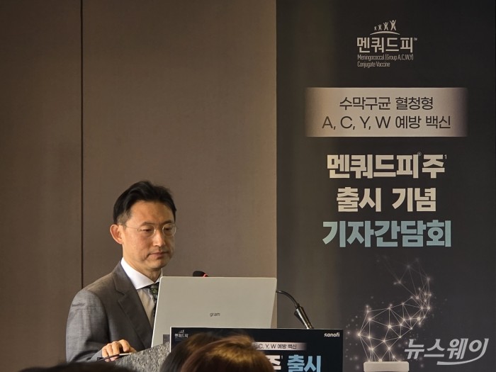 이진수 인하대병원 감염내과 교수가 13일 서울 더 플라자 호텔에서 열린 멘쿼드피 국내 출시 기념 간담회에서 연설을 하고 있다. 사진=이병현 기자