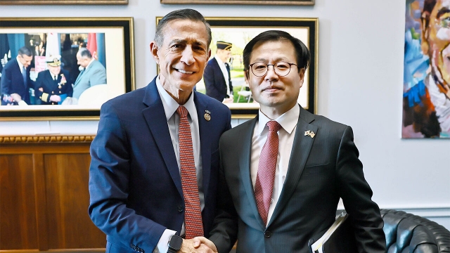 여한구 만난 강경파 美의원 "미국 기업에 정부 차원 적대 행위 시 후과"