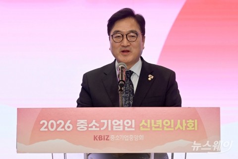 중소기업인 신년인사회 찾아 격려사 밝히는 우원식 국회의장