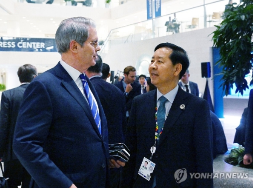 10월에 만난 구윤철 부총리와 베선트 미 재무. 사진=연합뉴스