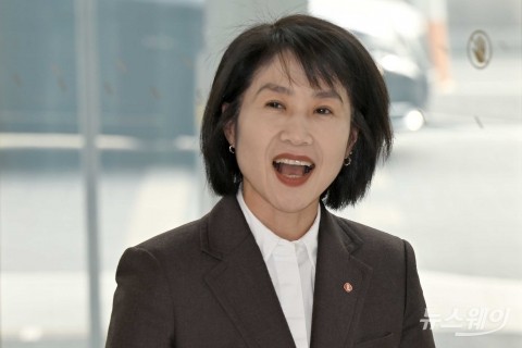 밝은 미소로 상반기 롯데 VCM 향하는 김덕희 대홍기획 대표