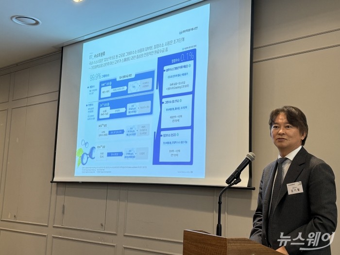 김기철 덕양에너젠 대표가 15일 오전 서울 여의도 CCMM빌딩에서 열린 '덕양에너젠 기업공개(IPO) 기자간담회'에서 발언하고 있다.