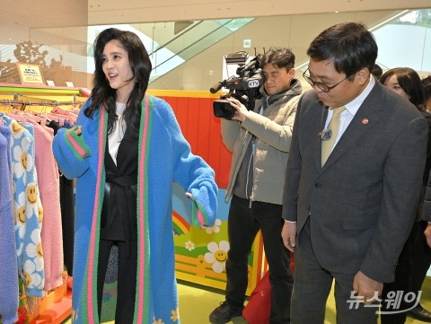 이부진의 픽 '위글위글' 목욕가운