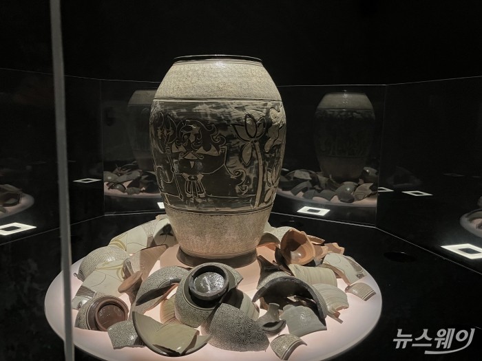 박상진 분청사기장의 '완벽을 완성하는 이름 '파괴''. 사진=김세현 기자