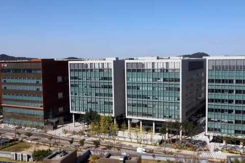 LG이노텍, 신형 아이폰 판매 호조에 4분기 역대 최대 매출 달성