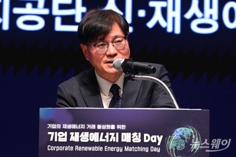 축사 밝히는 김범식 신재생에너지센터 소장