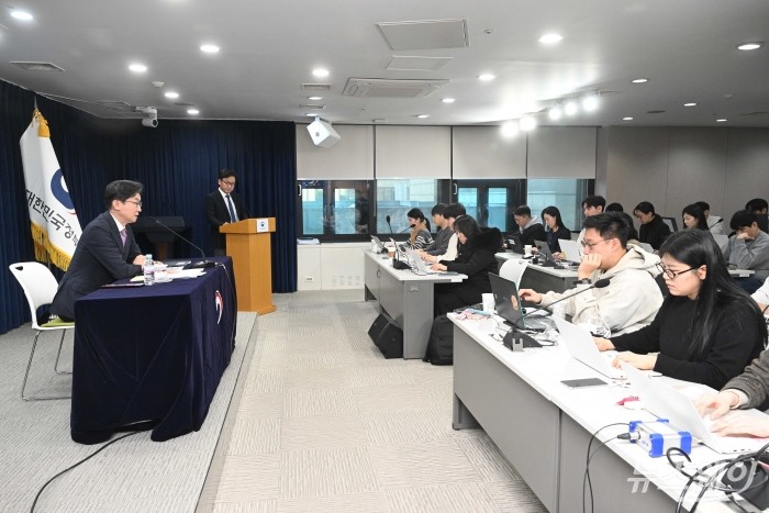 이억원 금융위원회 위원장이 28일 오전 서울 종로구 정부서울청사에서 열린 금융위 현안 질의에서 발언을 하고 있다. 사진=강민석 기자 kms@newsway.co.kr
