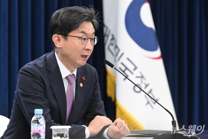 이억원 금융위원회 위원장이 28일 오전 서울 종로구 정부서울청사에서 열린 금융위 현안 질의에서 발언하고 있다. 사진=강민석 기자 kms@newsway.co.kr