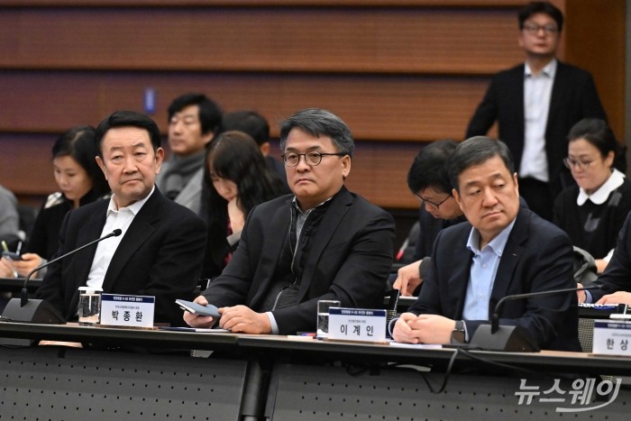 (왼쪽부터)박주선 대한석유협회장, 박종환 한국신재생에너지협회장, 이계인 민간발전협회장이 28일 오후 서울 중구 대한상공회의소에서 열린 K-GX 민관합동추진단 출범식에 참석해 자리하고 있다. 사진=강민석 기자 kms@newsway.co.kr