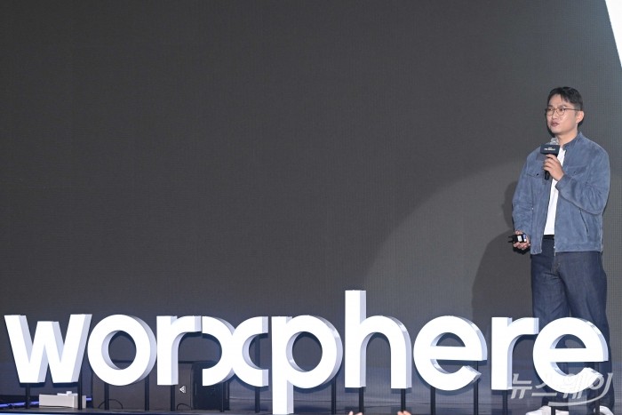 윤현준 잡코리아 대표이사가 29일 오전 서울 강남구 그랜드 인터컨티넨탈 파르나스에서 열린 자사 30주년 기념 컨퍼런스 및 'JOBKOREA THE REBOOT' 신규 사명 발표회에서 'AI 시대 채용의 기준, 새로워진 잡코리아' 주제로 기조강연을 하고 있다. 사진=강민석 기자 kms@newsway.co.kr