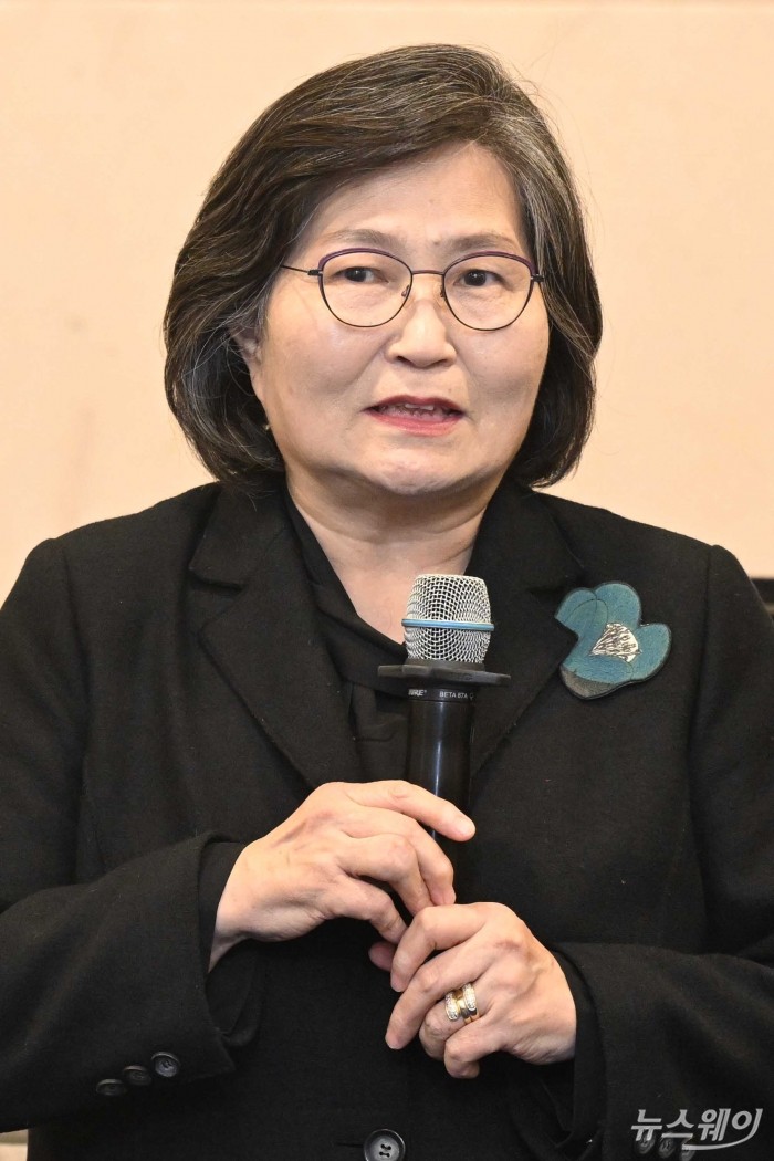 문미란 소비자단체협의회 회장이 2일 오전 서울 중구 대한상공회의소에서 '2026년 설맞이 한우 세일 페스타' 개최를 소개하고 있다. (오른쪽)민경천 한우자조금관리위원장. 사진=강민석 기자 kms@newsway.co.kr