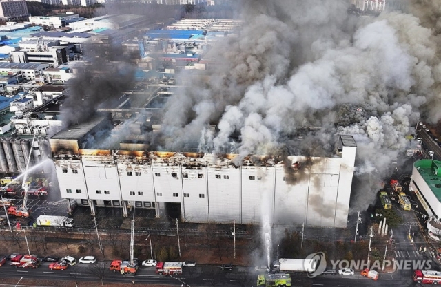 SPC삼립, 시화공장 화재로 3명 병원 이송···4시간 만에 초진