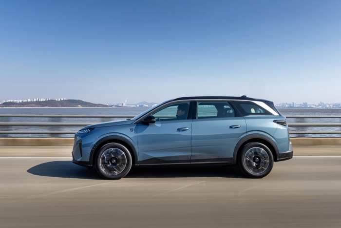 푸조 5008 주행 모습. 사진=스텔란티스코리아 제공