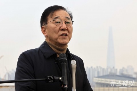 김윤덕 장관, '매물 잠김' 우려에 '집값 안정' 해법 제시