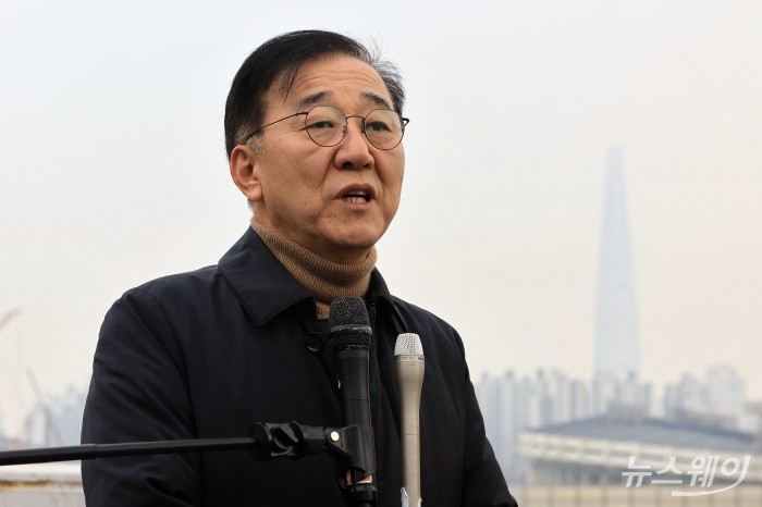 김윤덕 장관, '매물 잠김' 우려에 '집값 안정' 해법 제시