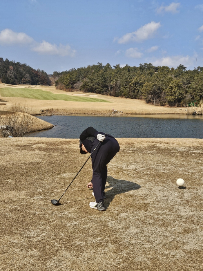 타이거 우즈도 첫 티샷 헛방 날렸다 기사의 사진