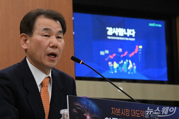 정은보 한국거래소 이사장이 5일 오후 서울 여의도 한국거래소에서 열린 신년 기자간담회에서 신년사를 발표하고 있다. 사진=강민석 기자 kms@newsway.co.kr