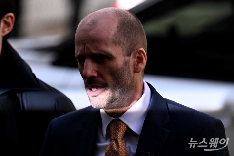 로저스 쿠팡 대표 "조사 성실히 받겠다"···美하원 로비 혐의 여부엔 침묵