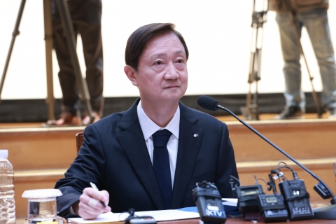 이찬진 원장 "홍콩 ELS 제재 신중히 접근"···과징금 부담 조율 시사