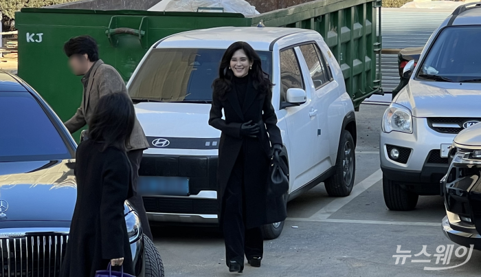 이부진 호텔신라 사장이 9일 강남 대치동 휘문고등학교에 아들 임동현 군의 졸업식에 참석하고 있다. 사진=이건우 기자