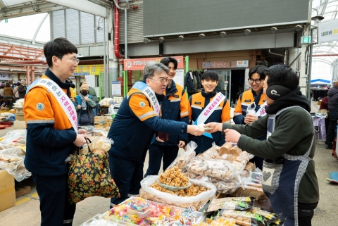 광양제철소, 설맞이 전통시장 방문으로 지역경제 활성화