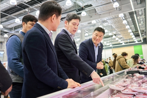 설 앞두고 '두쫀쿠'까지 살핀 정용진···트레이더스 구월점 현장 경영