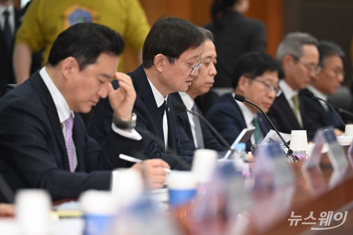 이찬진 금융감독원장이 10일 오후 서울 여의도 금융투자협회에서 열린 증권회사 CEO 간담회에서 모두발언을 하고 있다. 사진=강민석 기자 kms@newsway.co.kr