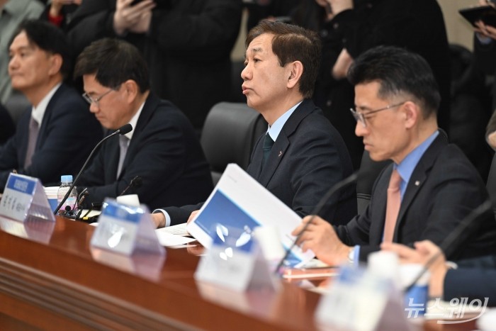 황성엽 금융투자협회장이 10일 오후 서울 여의도 금융투자협회에서 열린 증권회사 CEO 간담회에서 모두발언을 하고 있다. 사진=강민석 기자 kms@newsway.co.kr