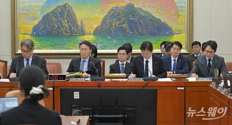 국회 불려간 이재원 빗썸 대표···"BTC 오지급 사태, 심려 끼쳐 죄송"