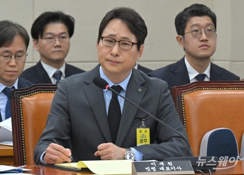 '비트코인 이벤트 오지급 사태' 긴급 현안 질의 듣는 이재원 빗썸 대표