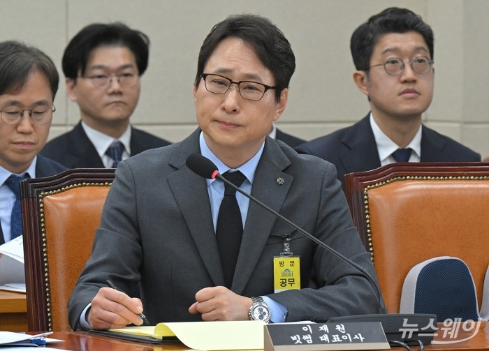 이재원 빗썸 대표이사가 11일 오전 서울 여의도 국회에서 열린 정무위원회 빗썸 비트코인 이벤트 오지급 사태 관련 긴급 현안질의에서 의원들의 질의를 듣고 있다. 사진=이수길 기자 Leo2004@newsway.co.kr