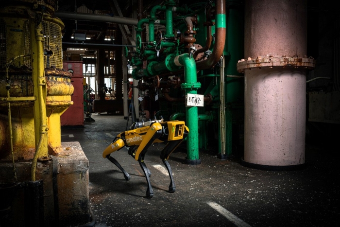 현대자동차그룹 로봇 전문 계열사 보스턴 다이나믹스의 4족 보행 로봇 '스팟'이 셀라필드 현장을 순찰하는 모습. 사진=현대차그룹 제공